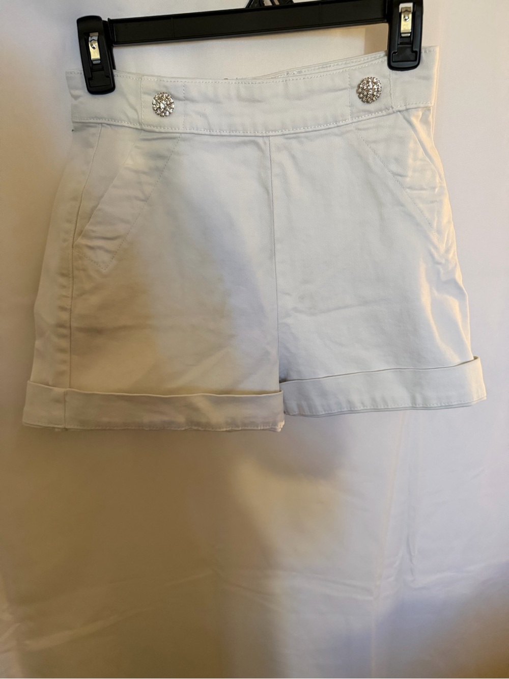 GUESS vintage Classic White Cuffed Women's Shorts with Decorative Buttons